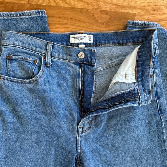 Abercrombie & Fitch Curve Love High Rise Blue Jeans - Picture 2 of 5